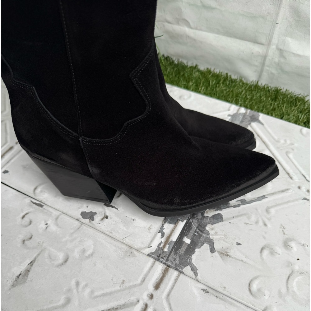 Valezka Knee High Boot (Women) size 39 US 8 black
ZIGI
$349.00 gently used - Picture 14 of 15